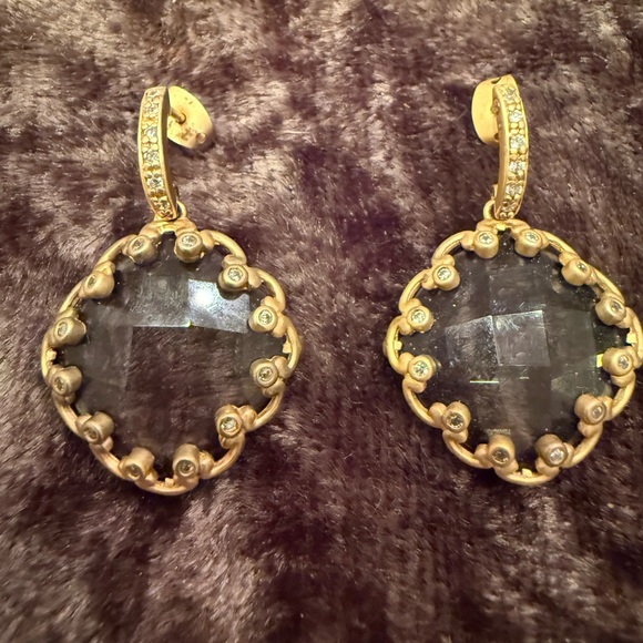 Elegant Gold and green Gemstone Earrings - Picture 2 of 3